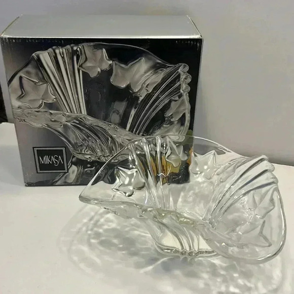 Mikasa Parisian Ivy Handkerchief Frosted Leaves Vintage Bowl in original box - Picture 1 of 5